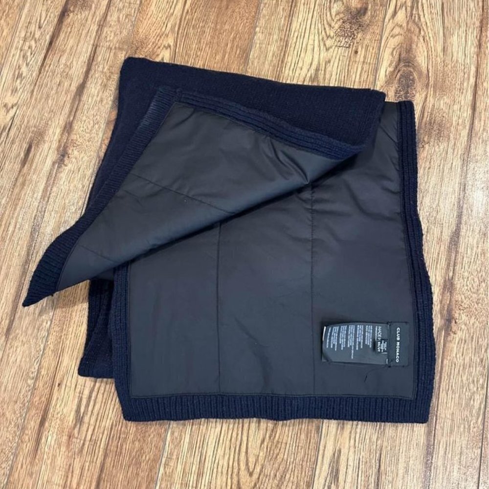 CLUB MONACO scarf. Puffer and knit. Navy blue. Excellent condition. Unisex